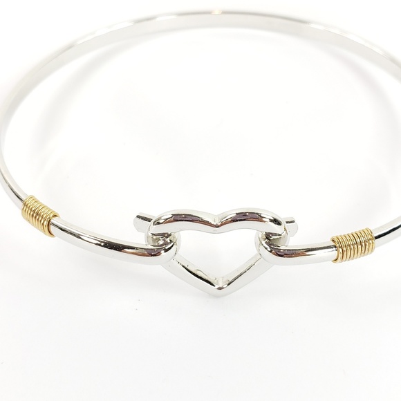 Jewelry - Heart wire bangle bracelet
